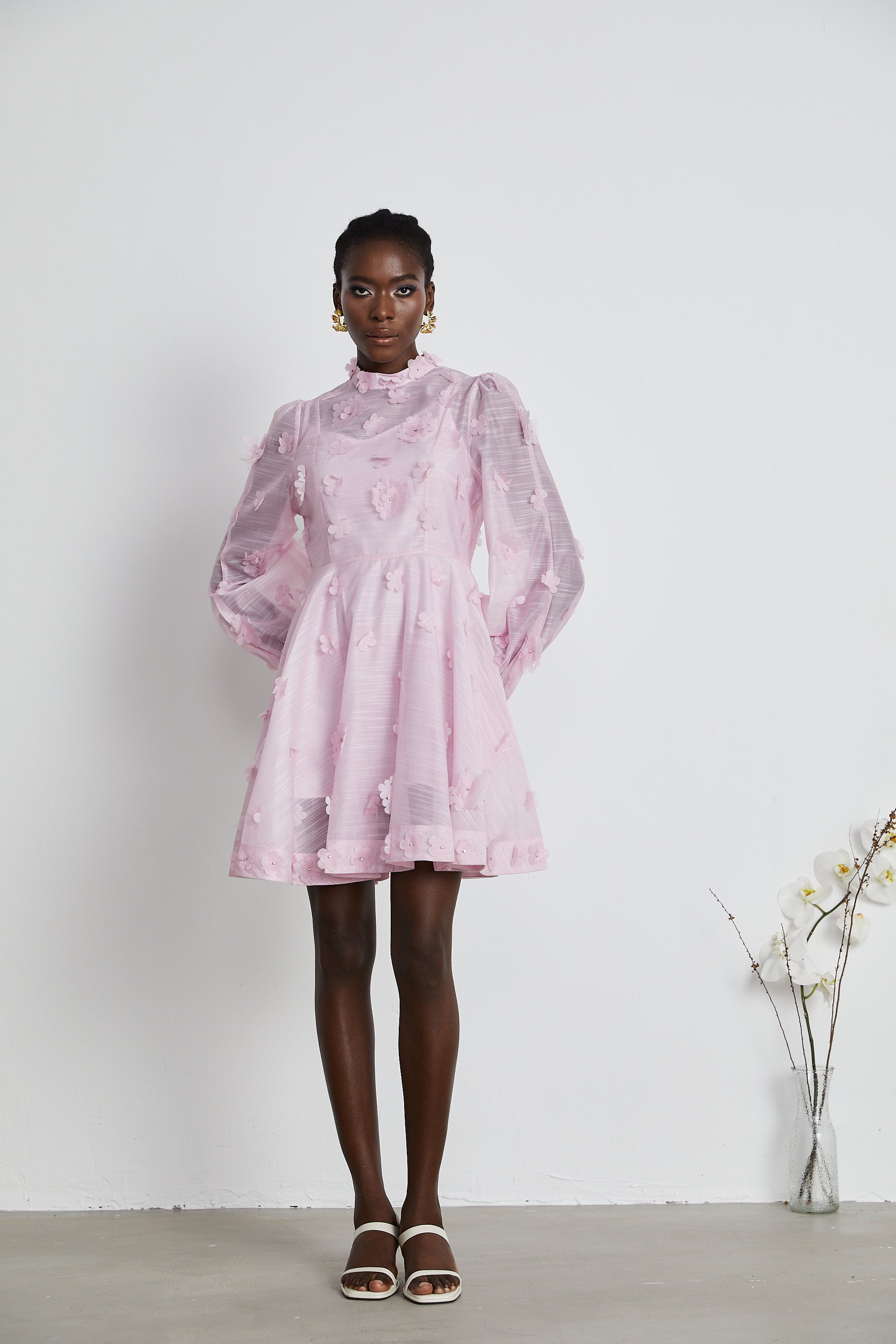 Stilla | Pink Floral Appliqué Mini Kjole Hot på udsalg