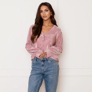 Stilla | Skinnende Satinbluse