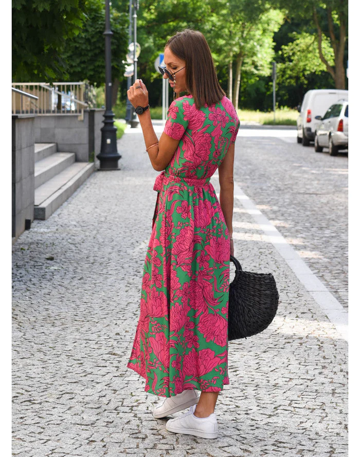Stilla | Maxi kjole med blomsterprint og V-hals til kvinder med blondedetaljer - elegant A-linje silhuet