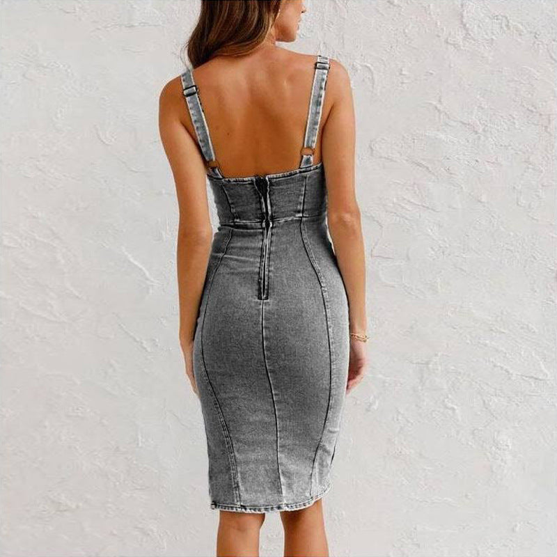 Stilla | Tæt Denim Kjole Med Stropper Og Splitdesign Rabat