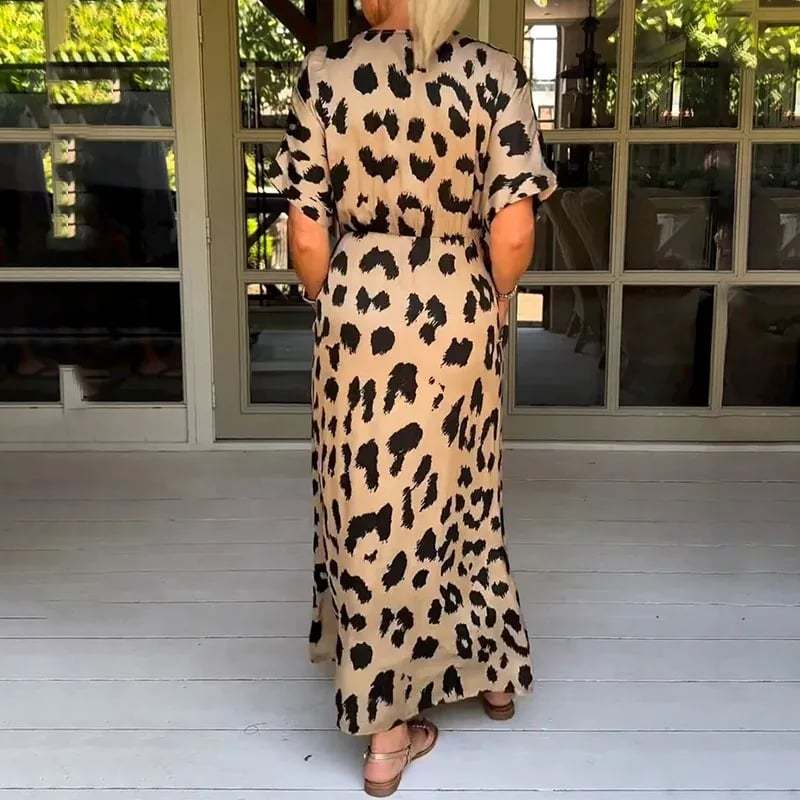 Stilla | Elegant kjole med leopardmønster