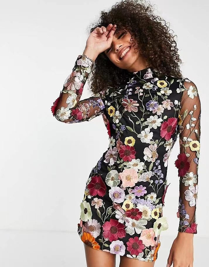 Stilla | Kort Kjole Med Broderede Blomster, Lange Ærmer
