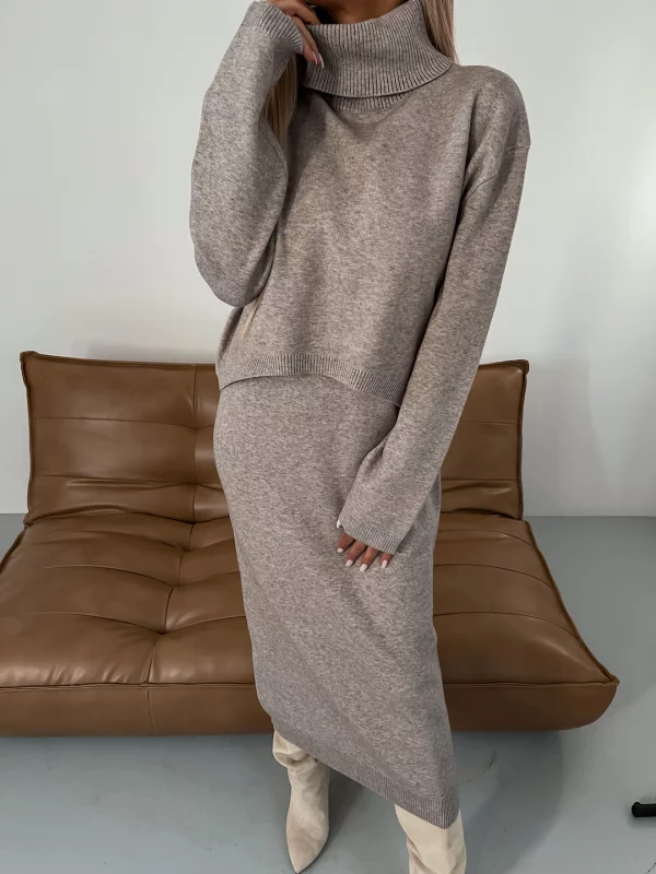 Stilla | Fra Midi Kjole Og Rullekrave Sweater