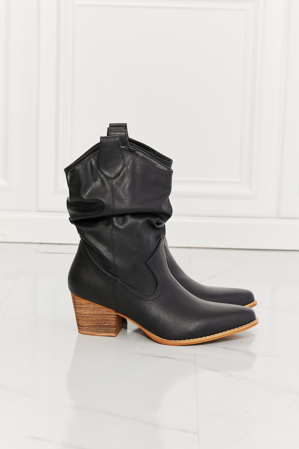 Stilla | Elegant og Detaljeret Støtte Støvle