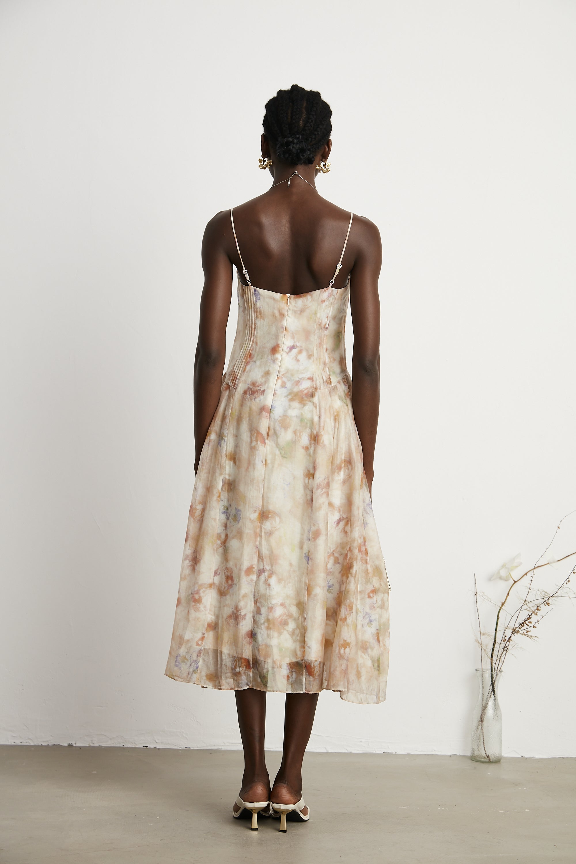 Stilla | Blomster Print Midi Kjole