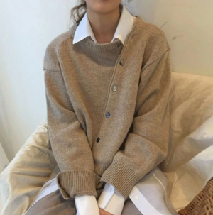 Stilla | Dame sweater med stilfulde knapdetaljer og moderne design