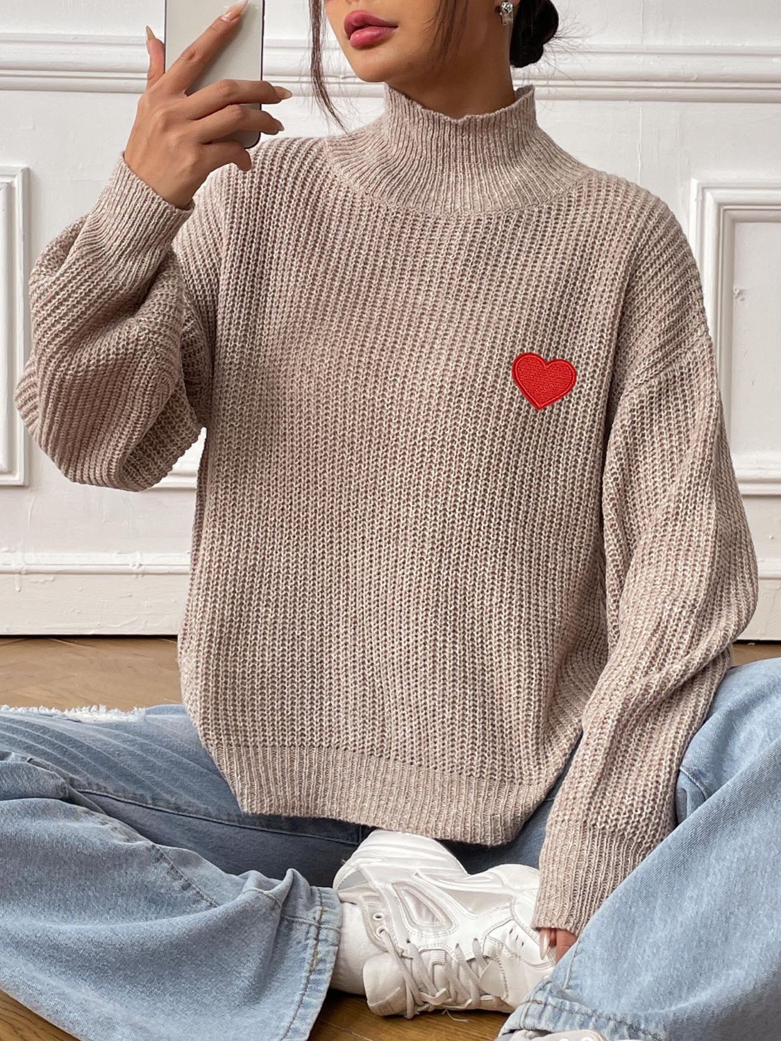 Stilla | Rullekrave sweater med sænket skuldre og hjerte mønster