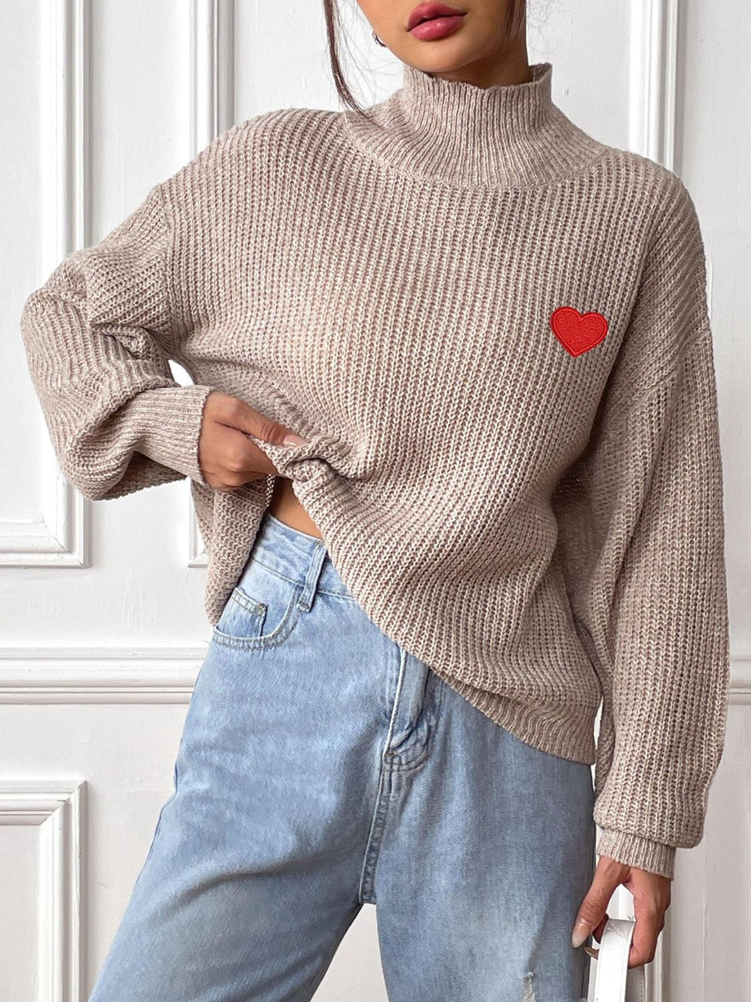 Stilla | Rullekrave sweater med sænket skuldre og hjerte mønster