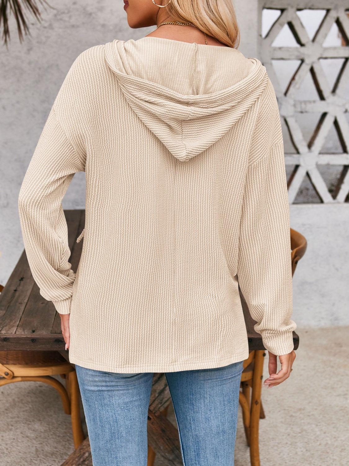 Stilla | Sweatshirt med hætte Double Take med snor, nedadgående skuldre og lange ærmer