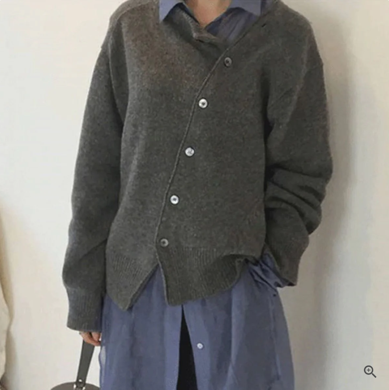 Stilla | Asymmetrisk Cashmere Strikjakke Med Eksklusive Knapper