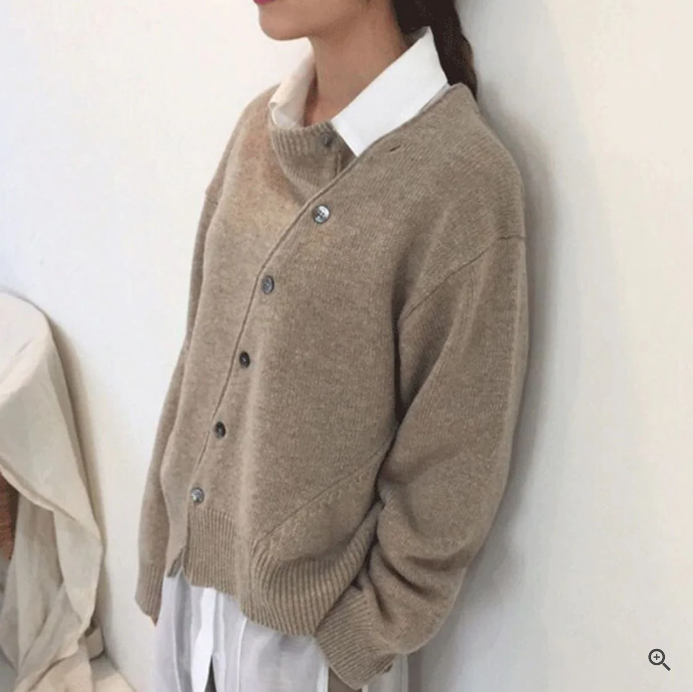 Stilla | Asymmetrisk Cashmere Strikjakke Med Eksklusive Knapper