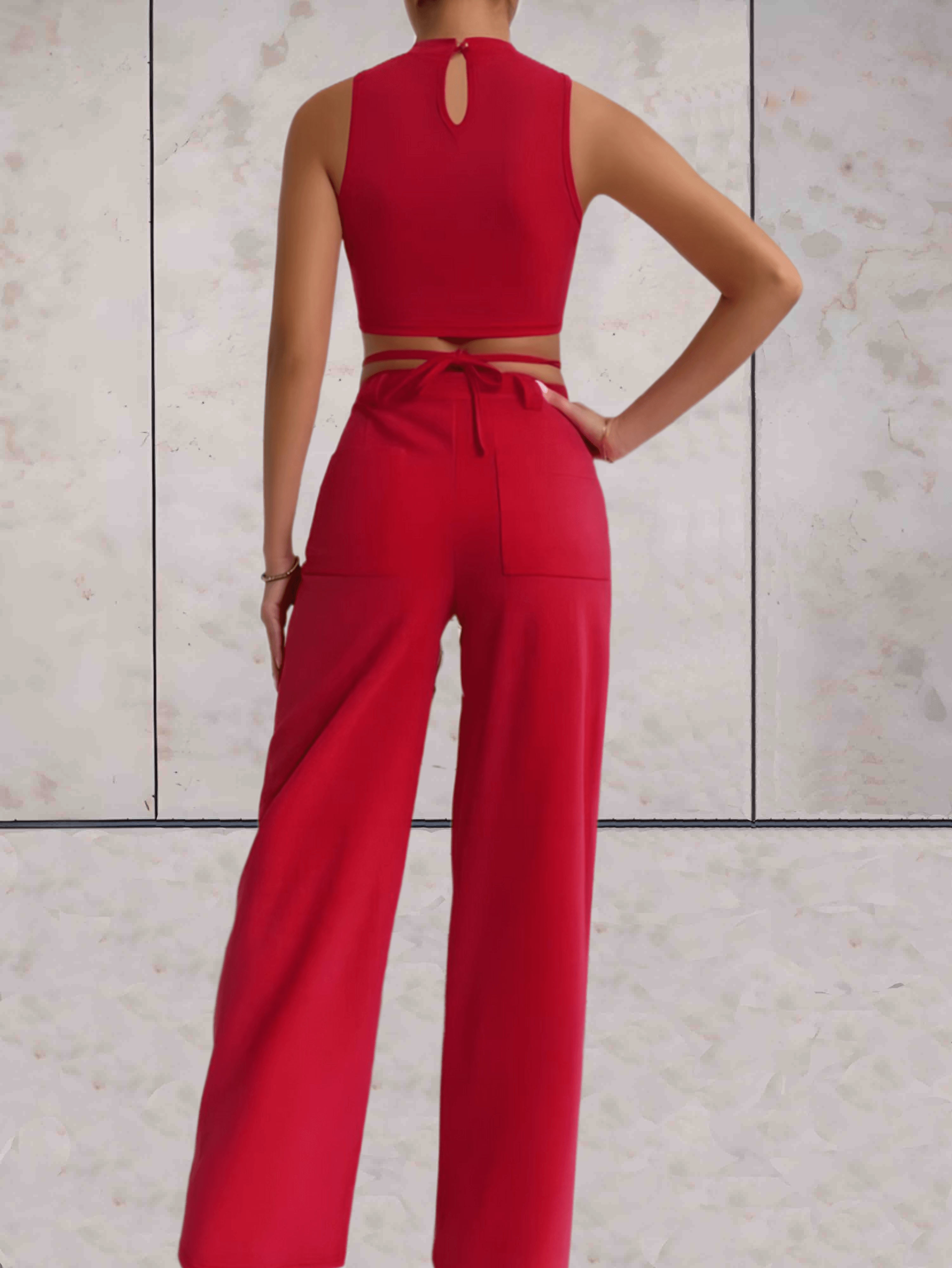 Stilla | Sæt Crop Til Toppen Med Krydsdetaljer & Højtaljede Vide Bukser Elegante Look