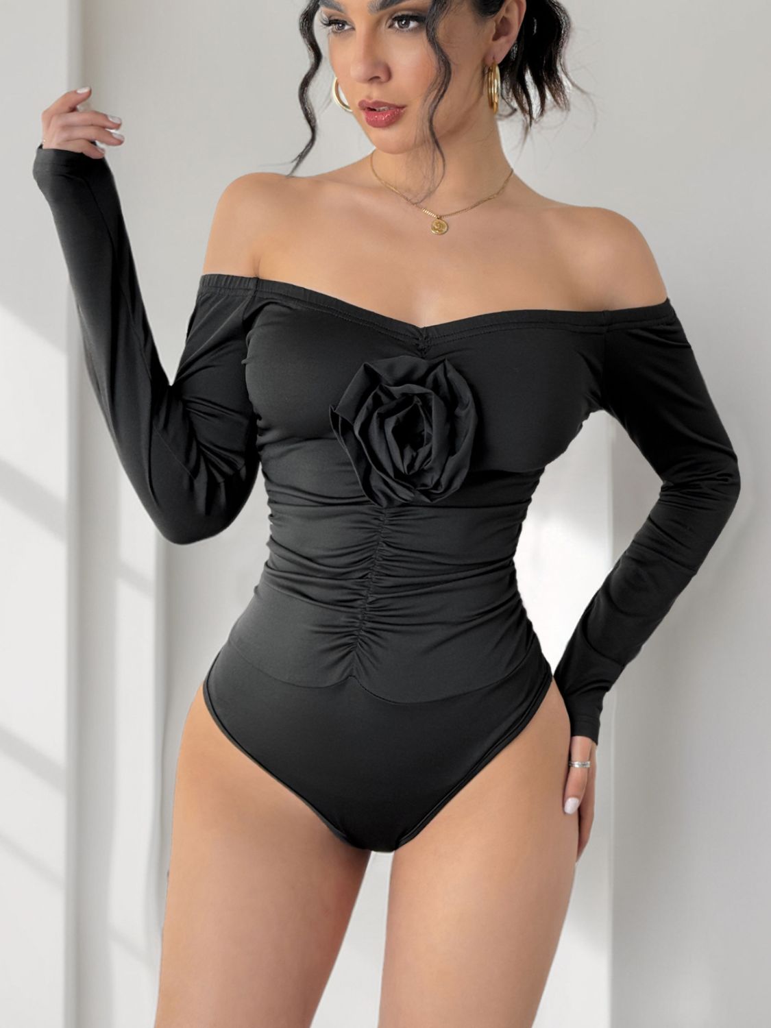Stilla | Perfee Rynkning Blomster Off-Shoulder Langærmet Body