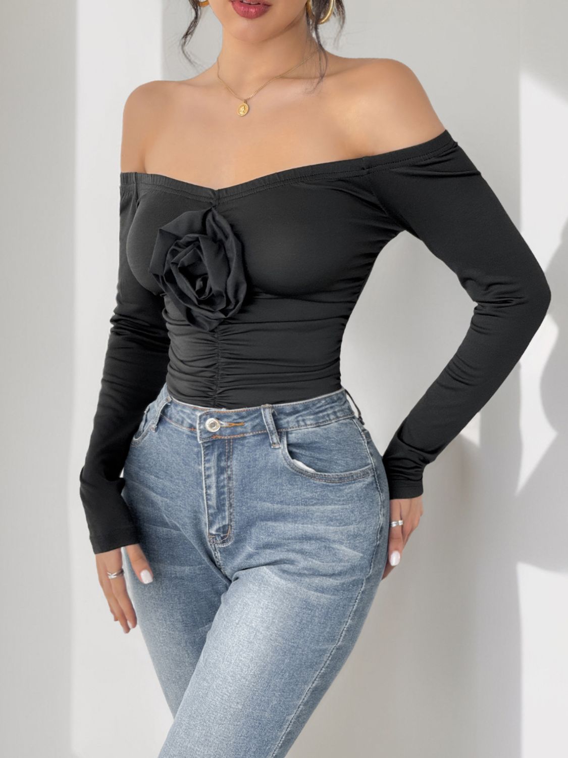 Stilla | Perfee Rynkning Blomster Off-Shoulder Langærmet Body