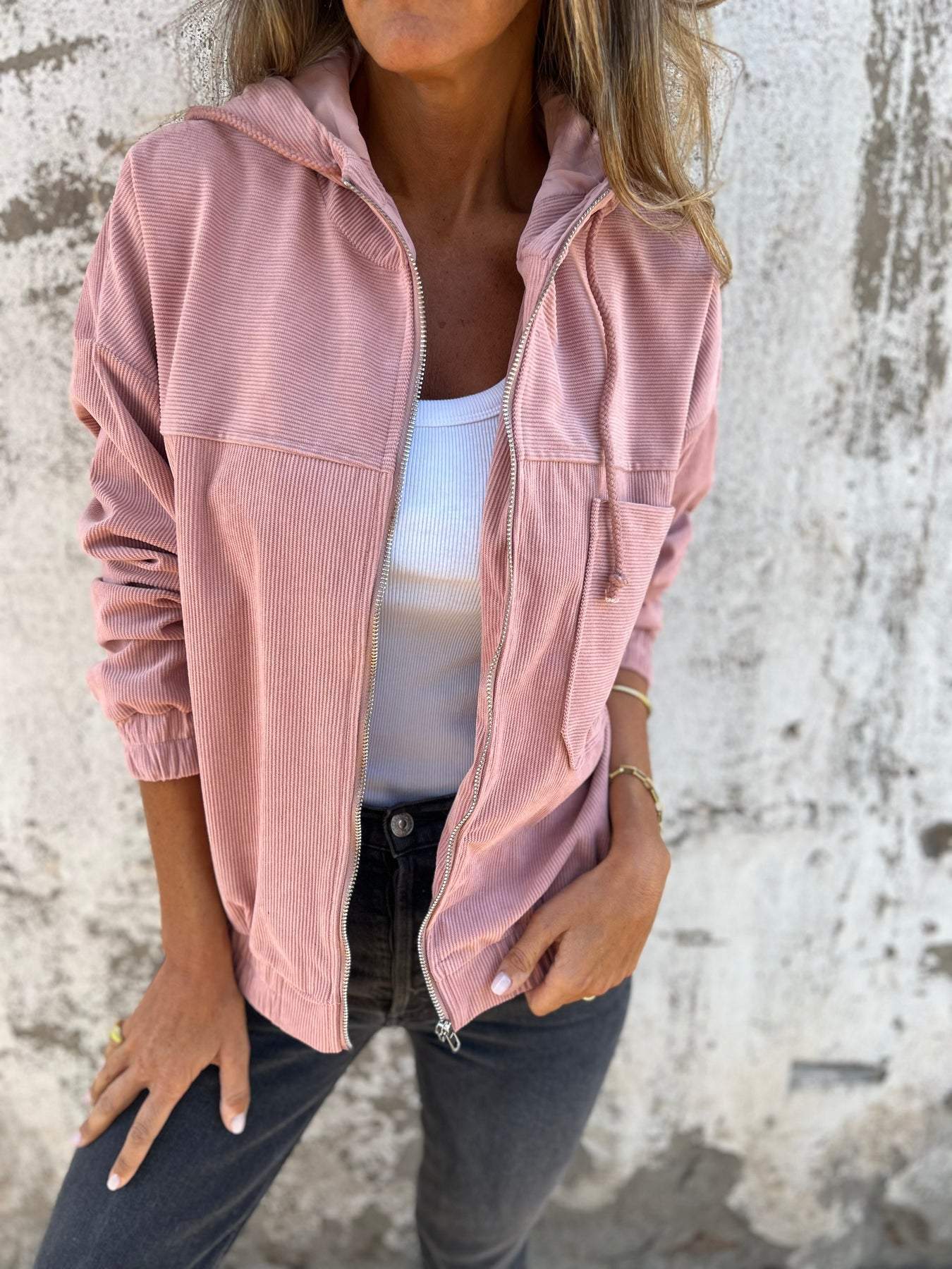 stilla-casual-jakke-med-huva-och-dragkedja_2.jpg Stilla | Casual jakke med huva och dragkedja
