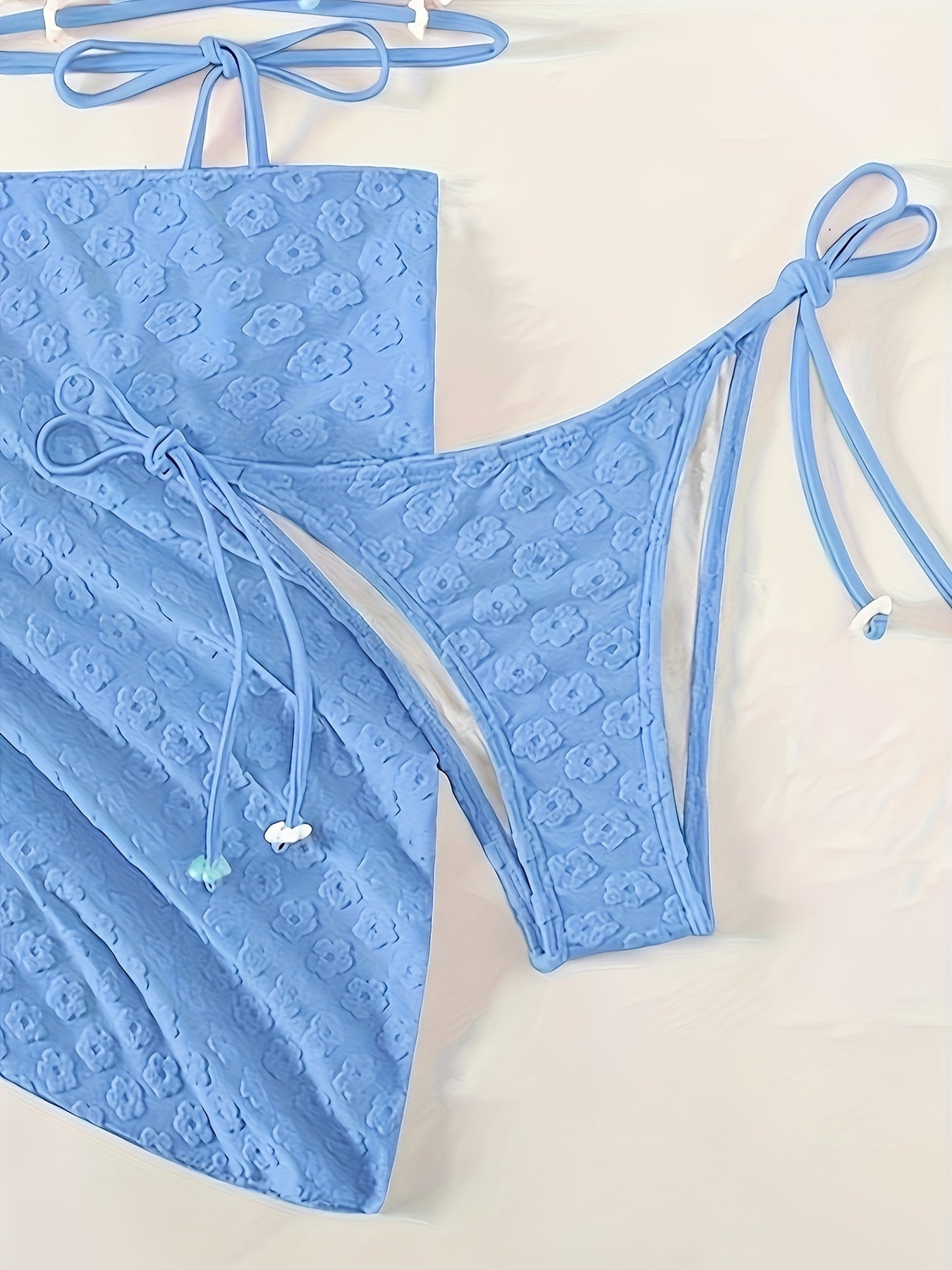 Stilla | Bikini Sæt Til Stranden 3 Delt Med Omslagsskørt, Halterneck Og Højt Udsnit På Benene