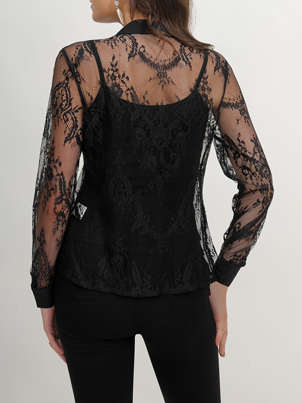 Stilla | Elegant skjorte med lace og knaplukning