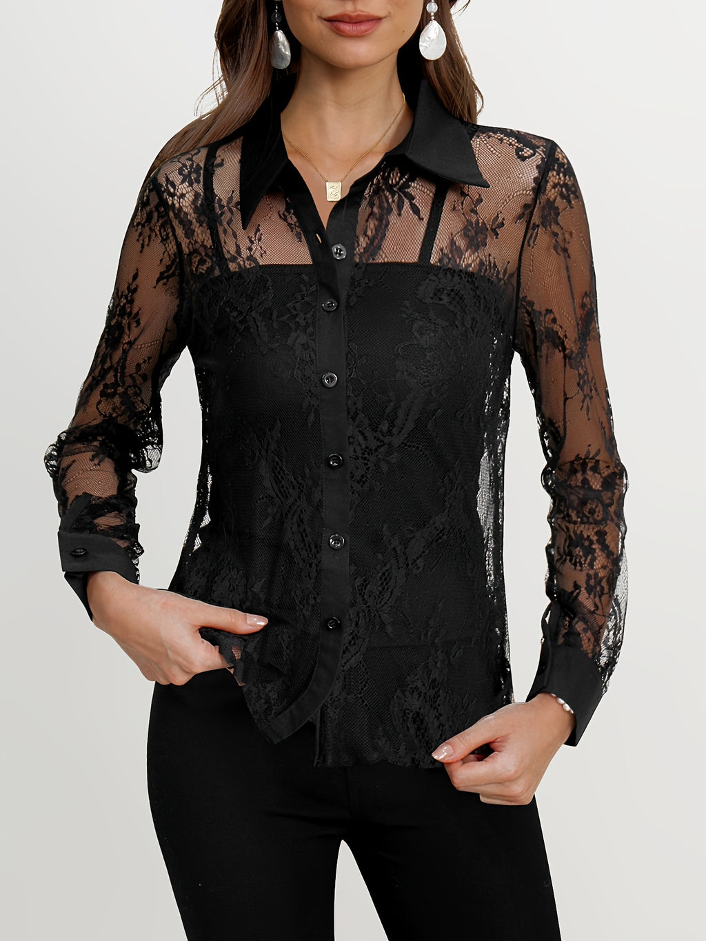 Stilla | Elegant skjorte med lace og knaplukning