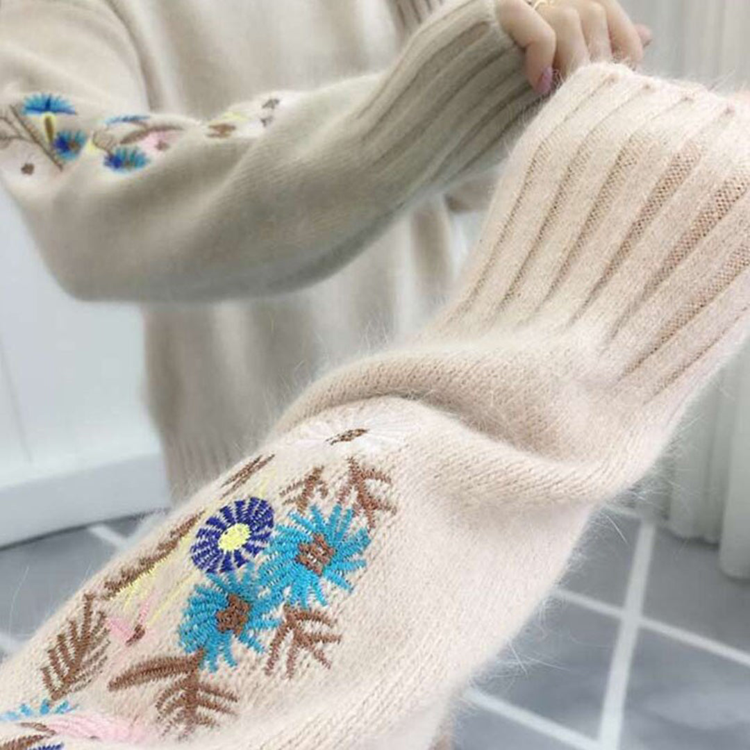 Stilla | Cashmerepullover med unikt blomsterdesign Udsalg