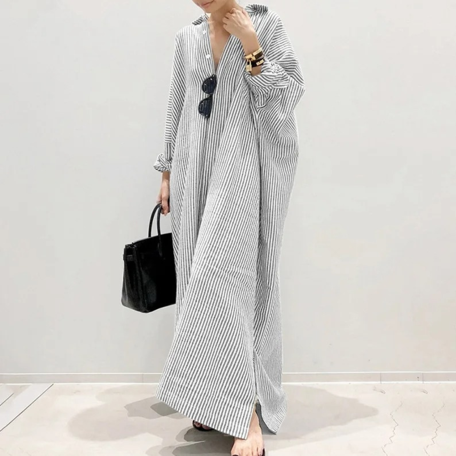 Stilla | Elegant Sort Stribet Skjortekjole Med Knapper