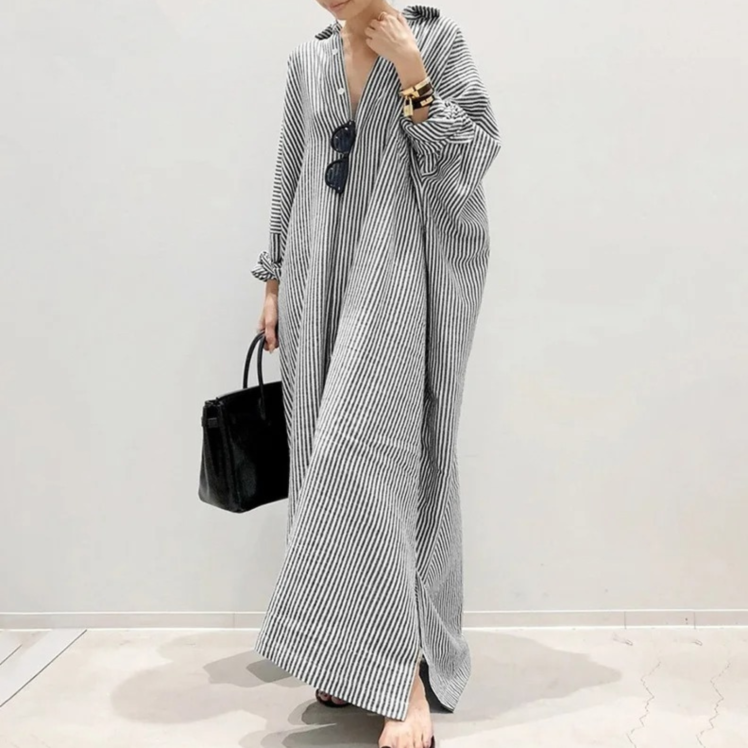 Stilla | Elegant Sort Stribet Skjortekjole Med Knapper