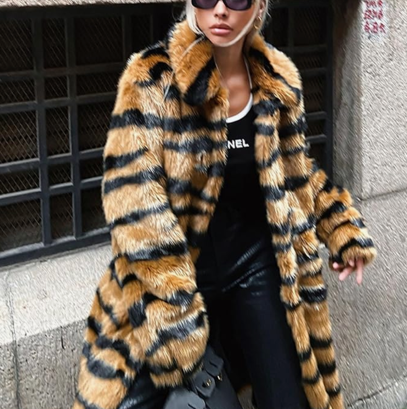 Stilla | Lang Künstig Pelsfrakke med Animal Print til Damer