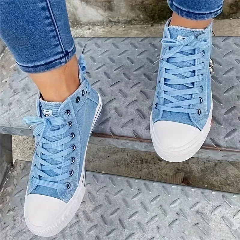 Stilla | Sportssko i denim stil