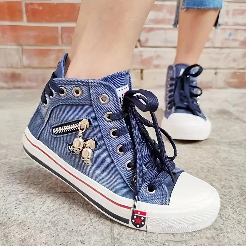 Stilla | Sportssko i denim stil