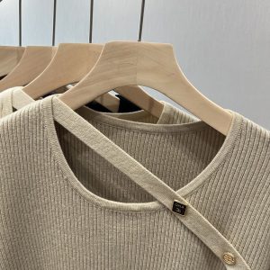 Stilla | Strikbluse i Ribstrik