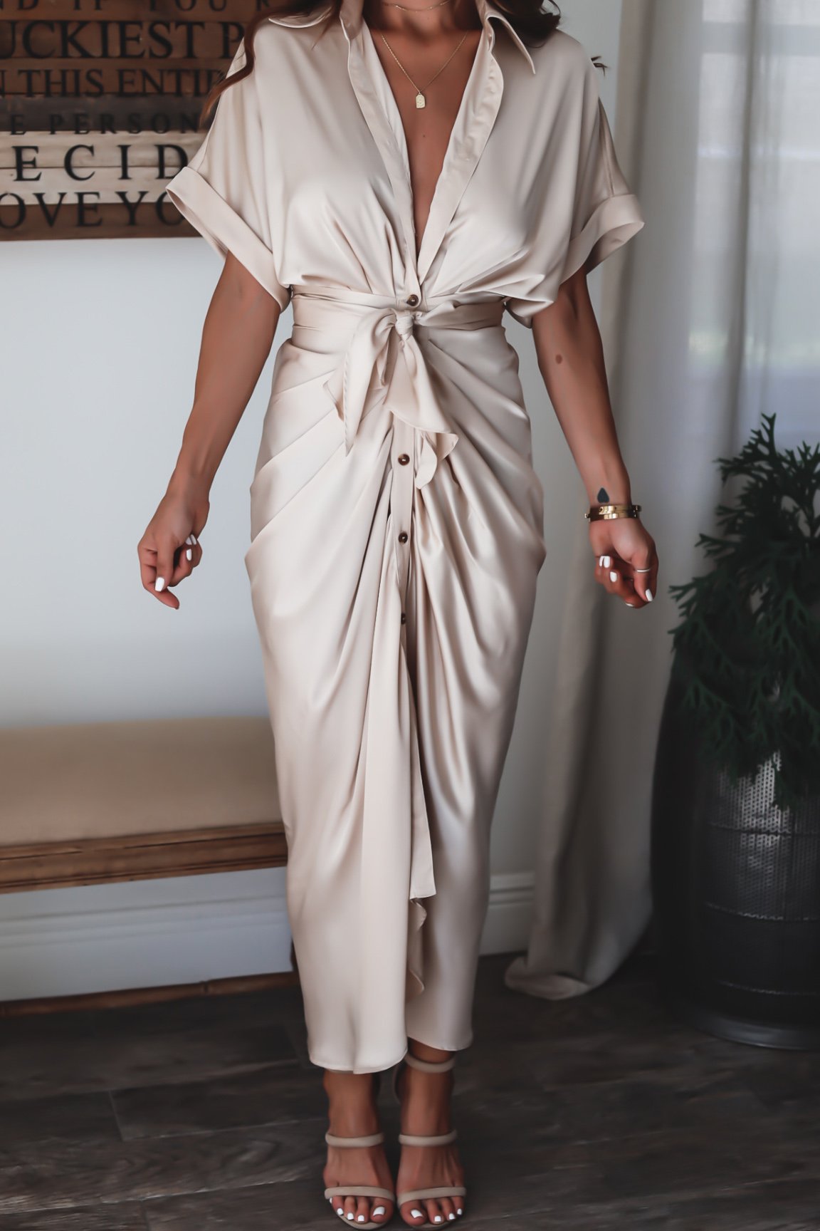 Stilla | Chic og Elegant Kjole med Smukke Detaljer Rabat