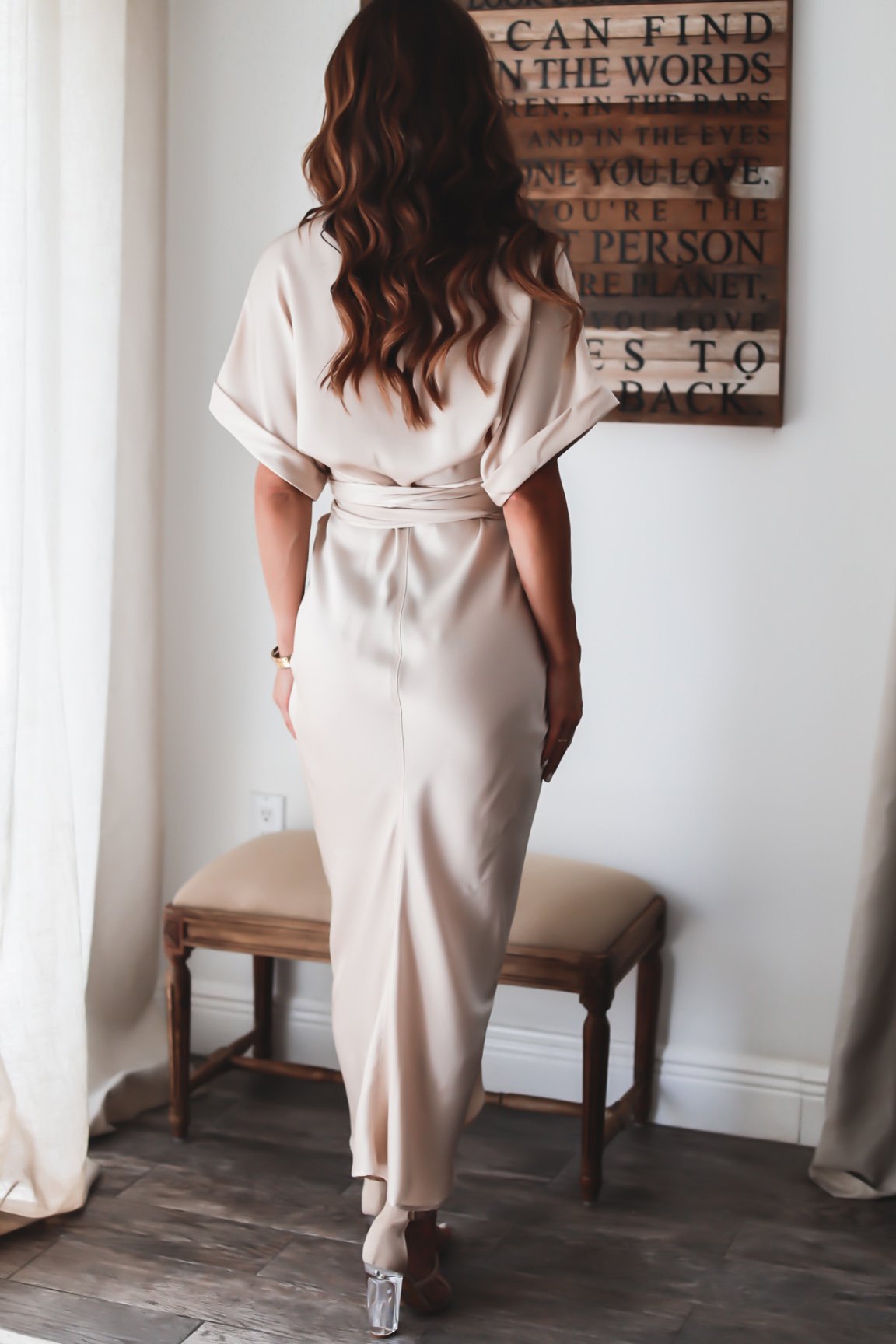 Stilla | Chic og Elegant Kjole med Smukke Detaljer Rabat
