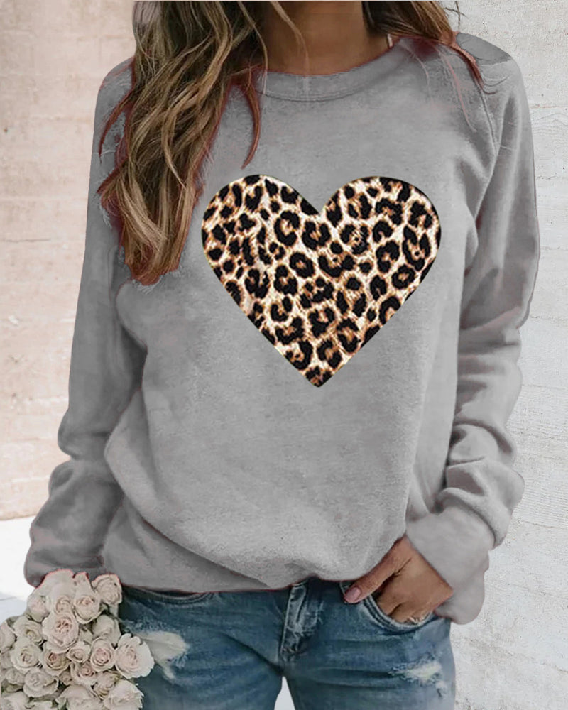 Stilla | Elegant Sweatshirt Med Leopardhjerte Print