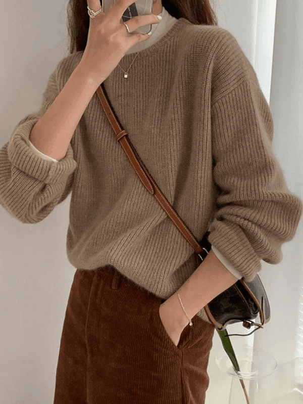 Stilla | Dame sweater I Minimalistisk Stil Med Voluminøs Krave