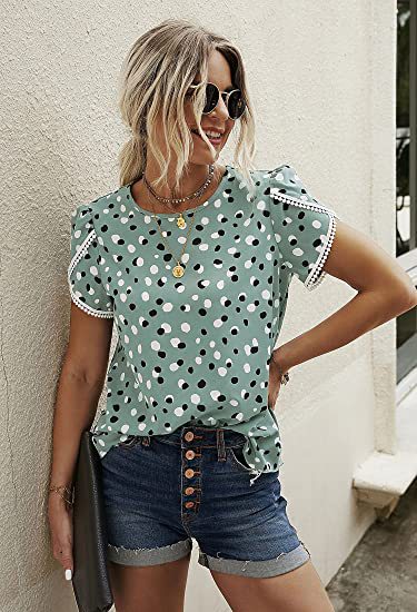 Stilla | Elegant Bluse Med Korte Ærmer Og Flæser