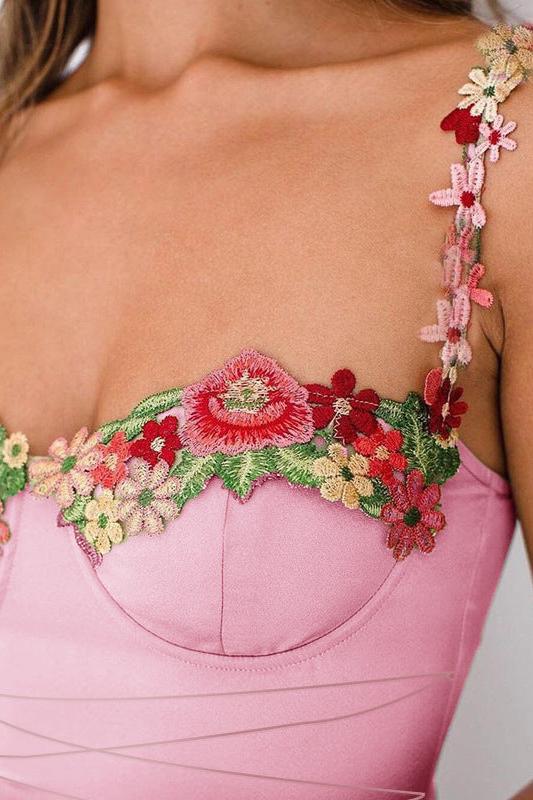 Stilla | Mini Kjole Med Blomsterremme