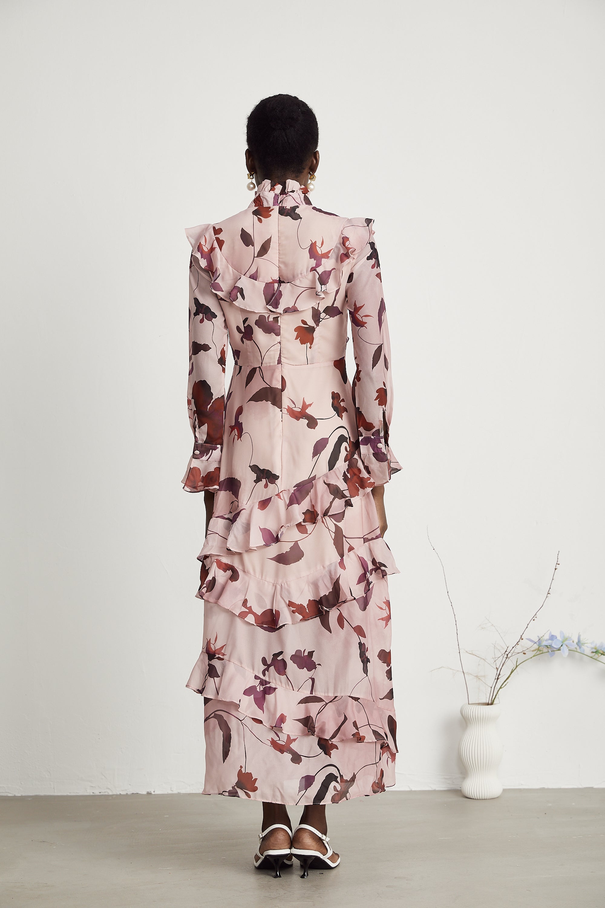 Stilla | Graphic Print Ruffle Maxi Kjole