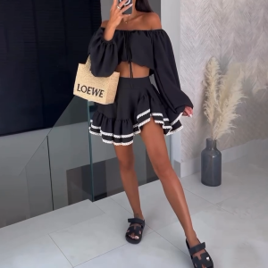 Stilla | Off Shoulder Crop Top Og Nederdel Sæt