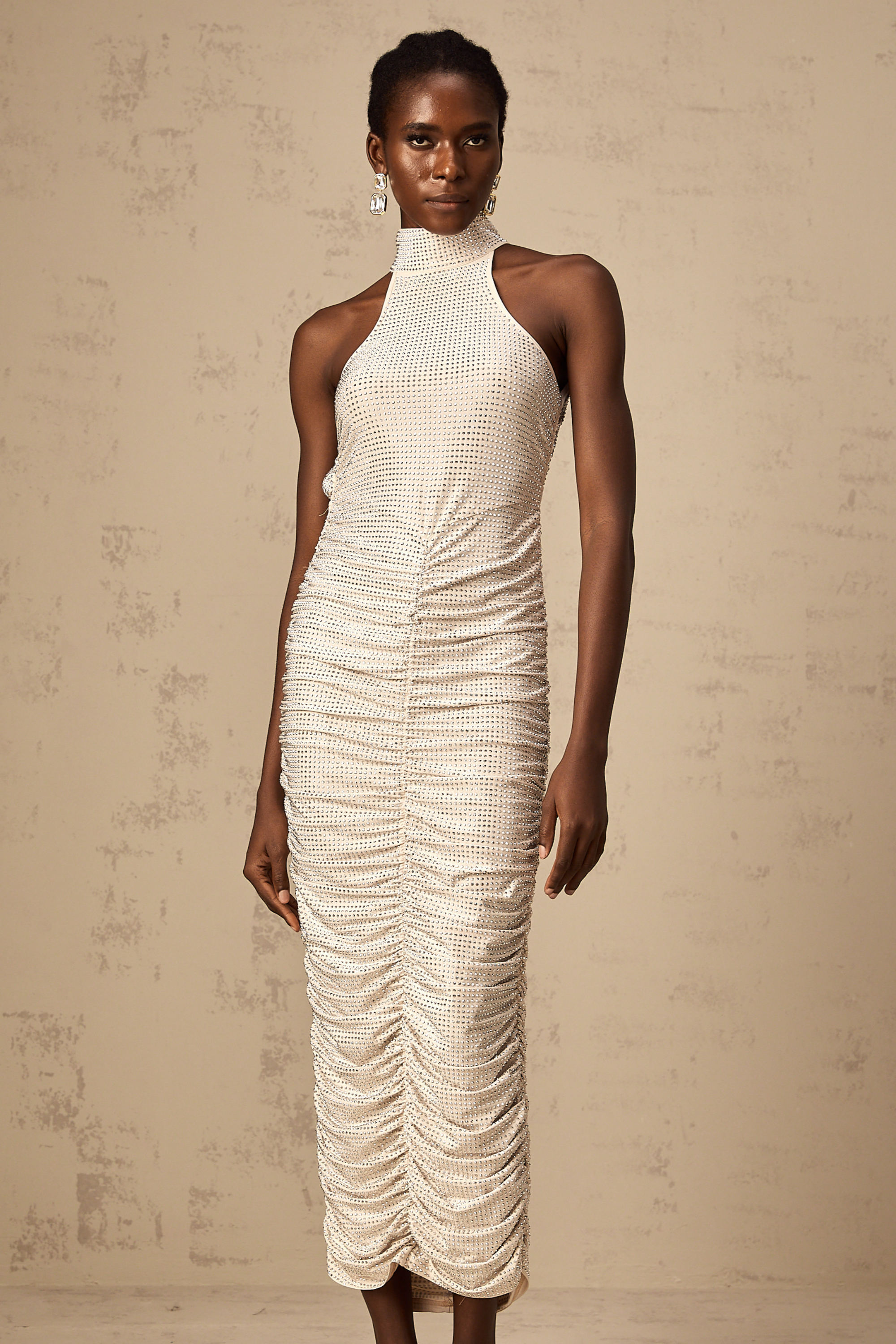 Stilla | Stud Embellished Fitted Ruched Midi Kjole