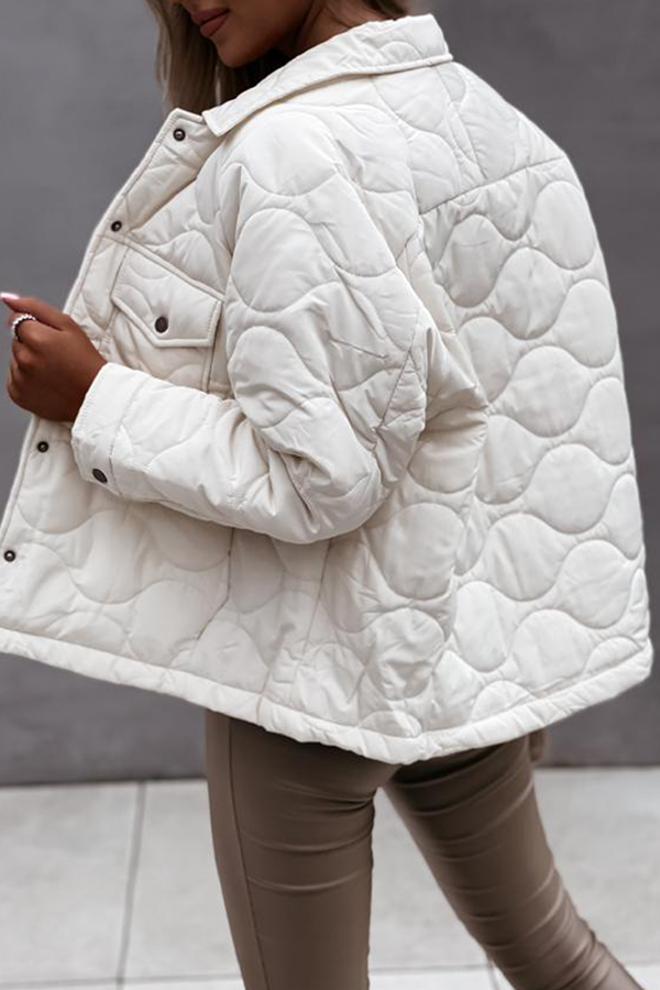 Stilla | Lækre Patchwork Outdoor Tøj Med Lommeklap og Omsluttet Krave